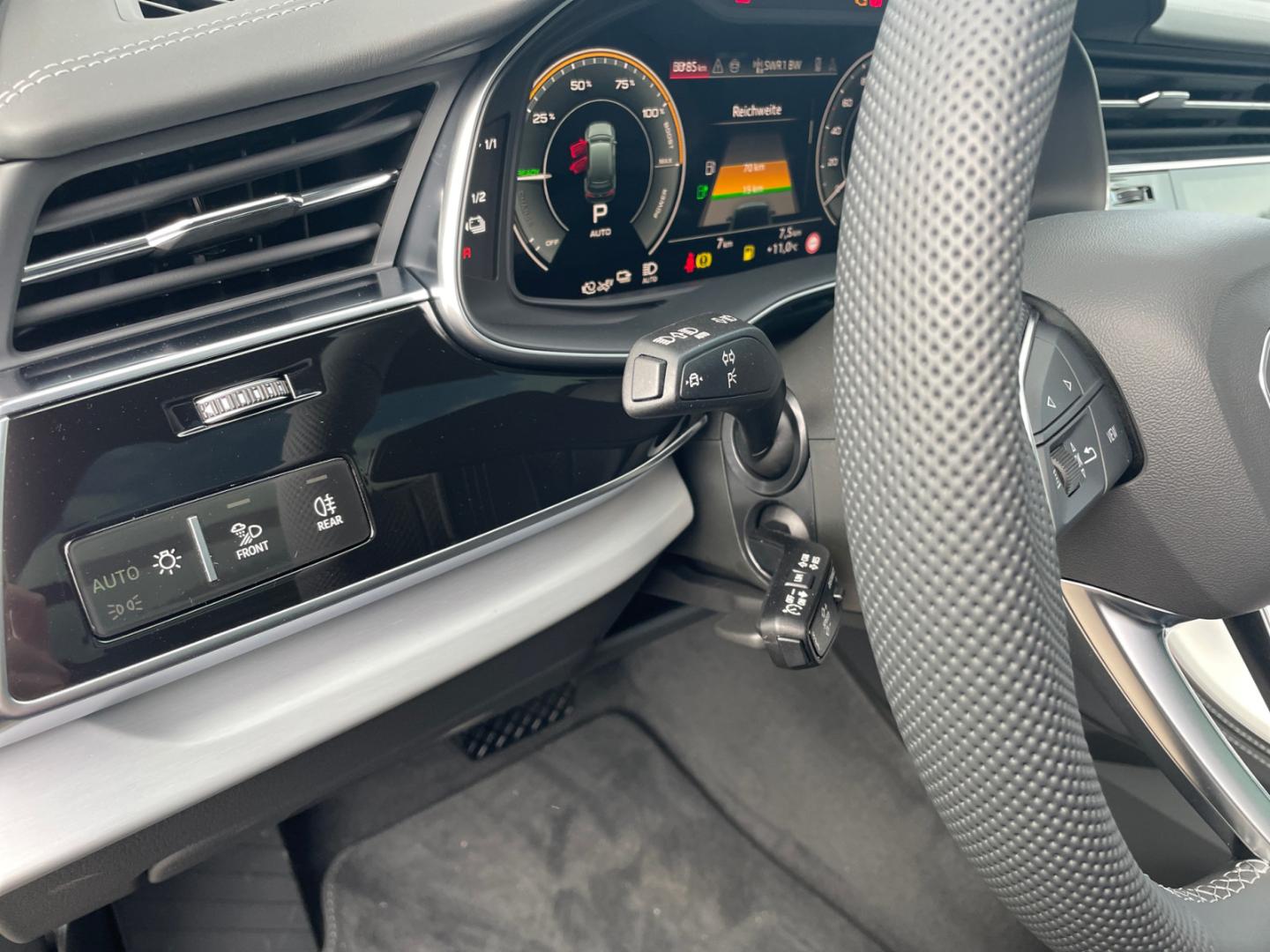Image about Audi Q7 SUV TFSI e S line 55 TFSI e quattro tiptronic