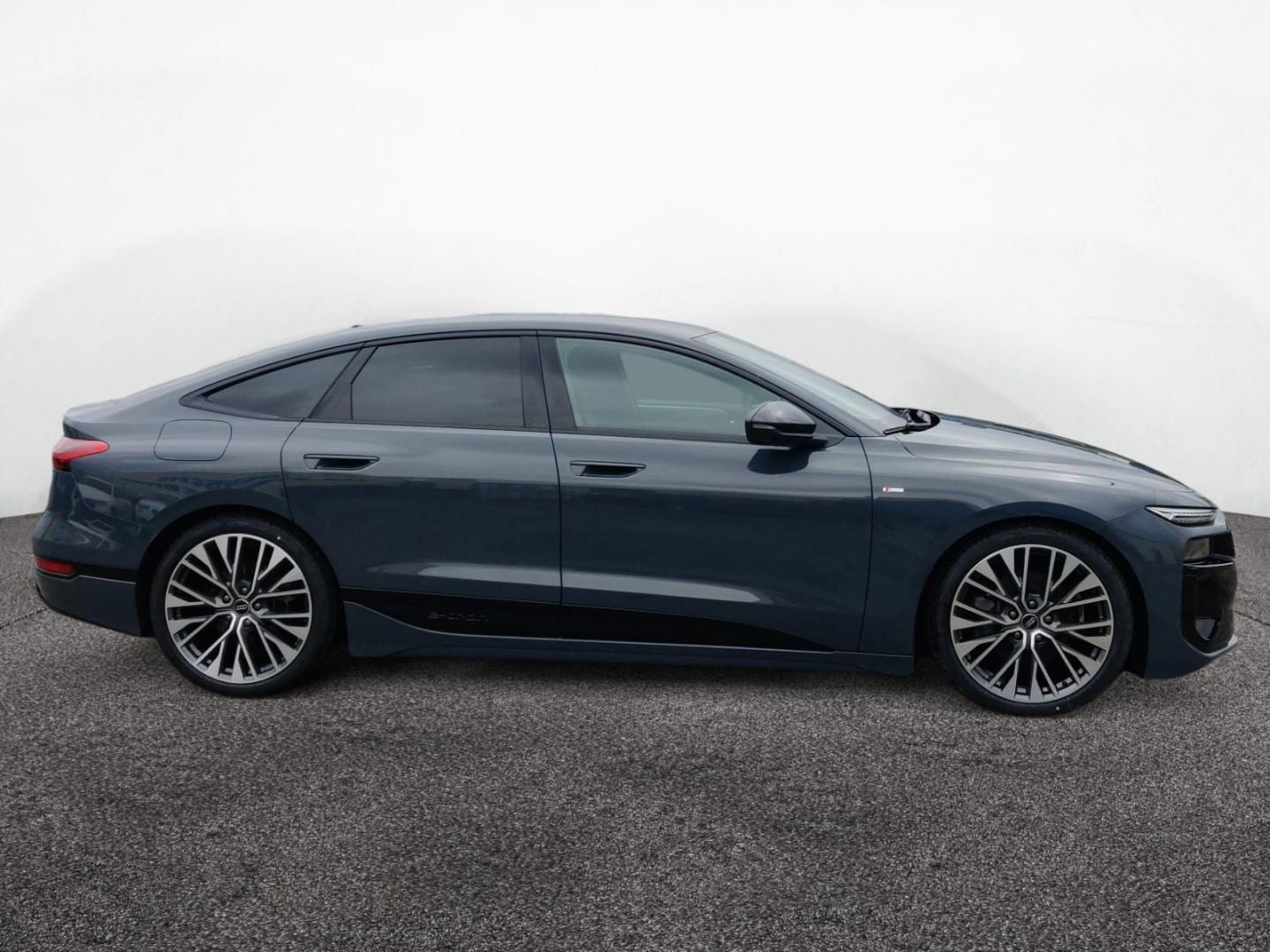 Bild über Audi A6 Sportback e-tron e-tron - für weitere Informationen kontaktieren Sie den Audi Partner