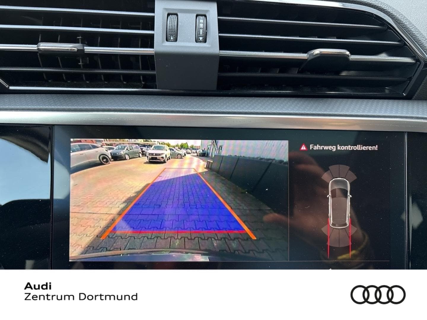 Bild über Audi Q3 TDI quattro 142 kW S tronic - für weitere Informationen kontaktieren Sie den Audi Partner