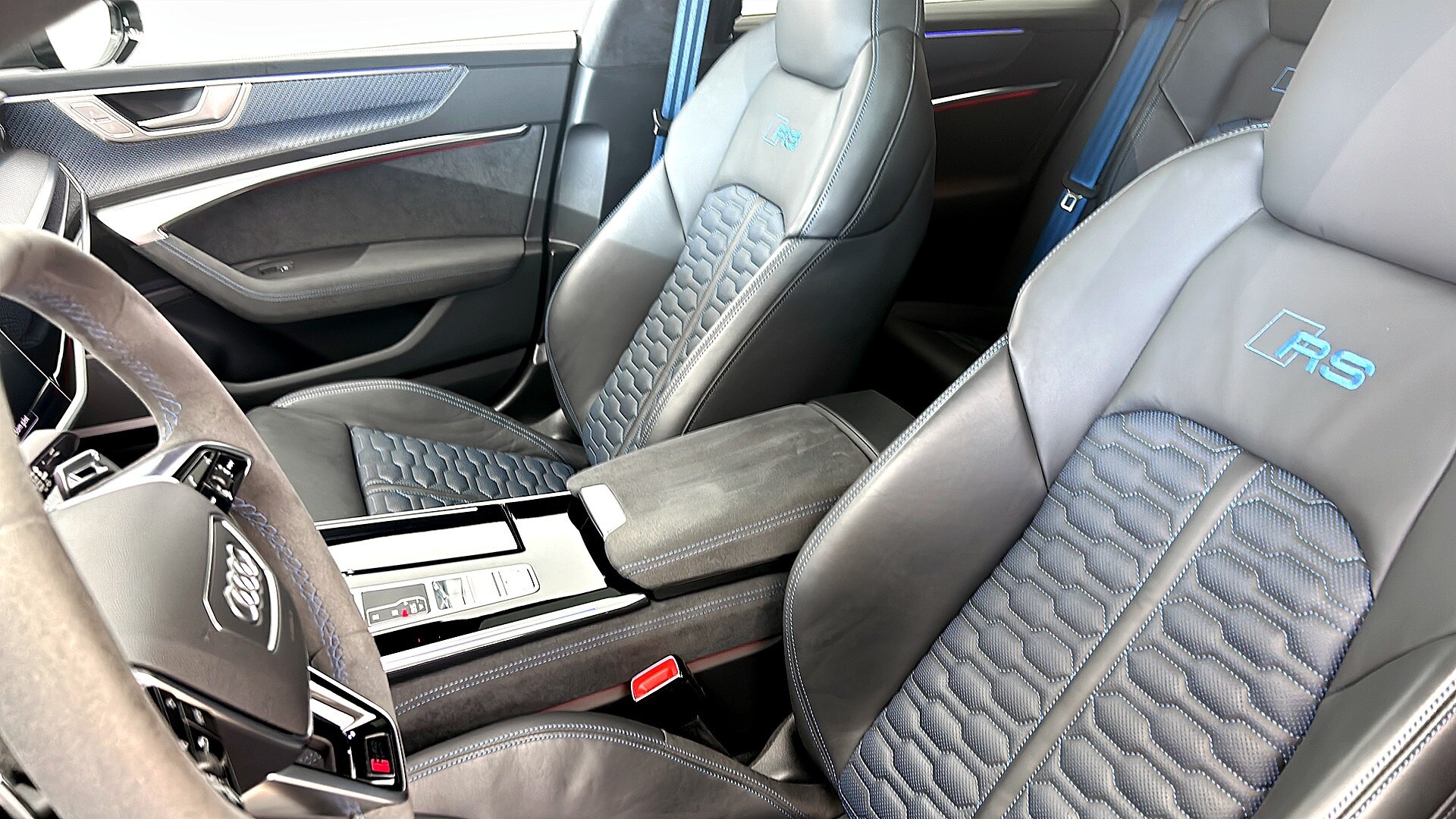 Bild som visar&nbsp;Audi RS 7 Sportback&nbsp;RS 7 Sportback performance 630 hk tiptronic - för mer information kontakta din Audi Partner