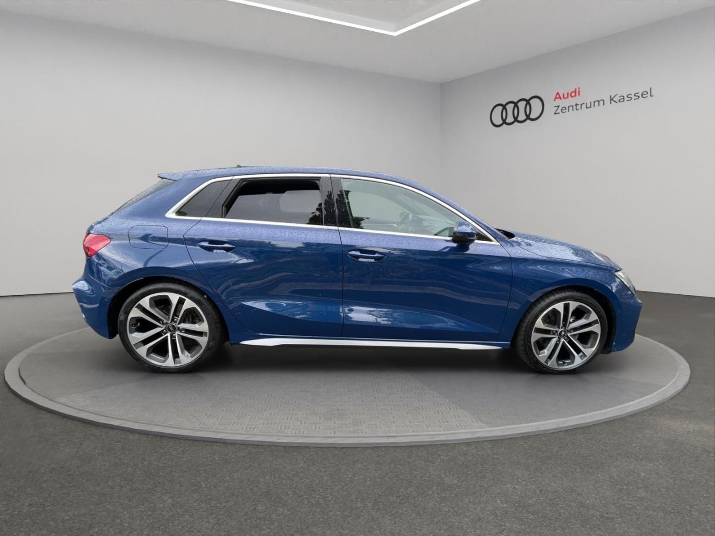 Bild über Audi A3 Sportback S line 35 TFSI S tronic - für weitere Informationen kontaktieren Sie den Audi Partner