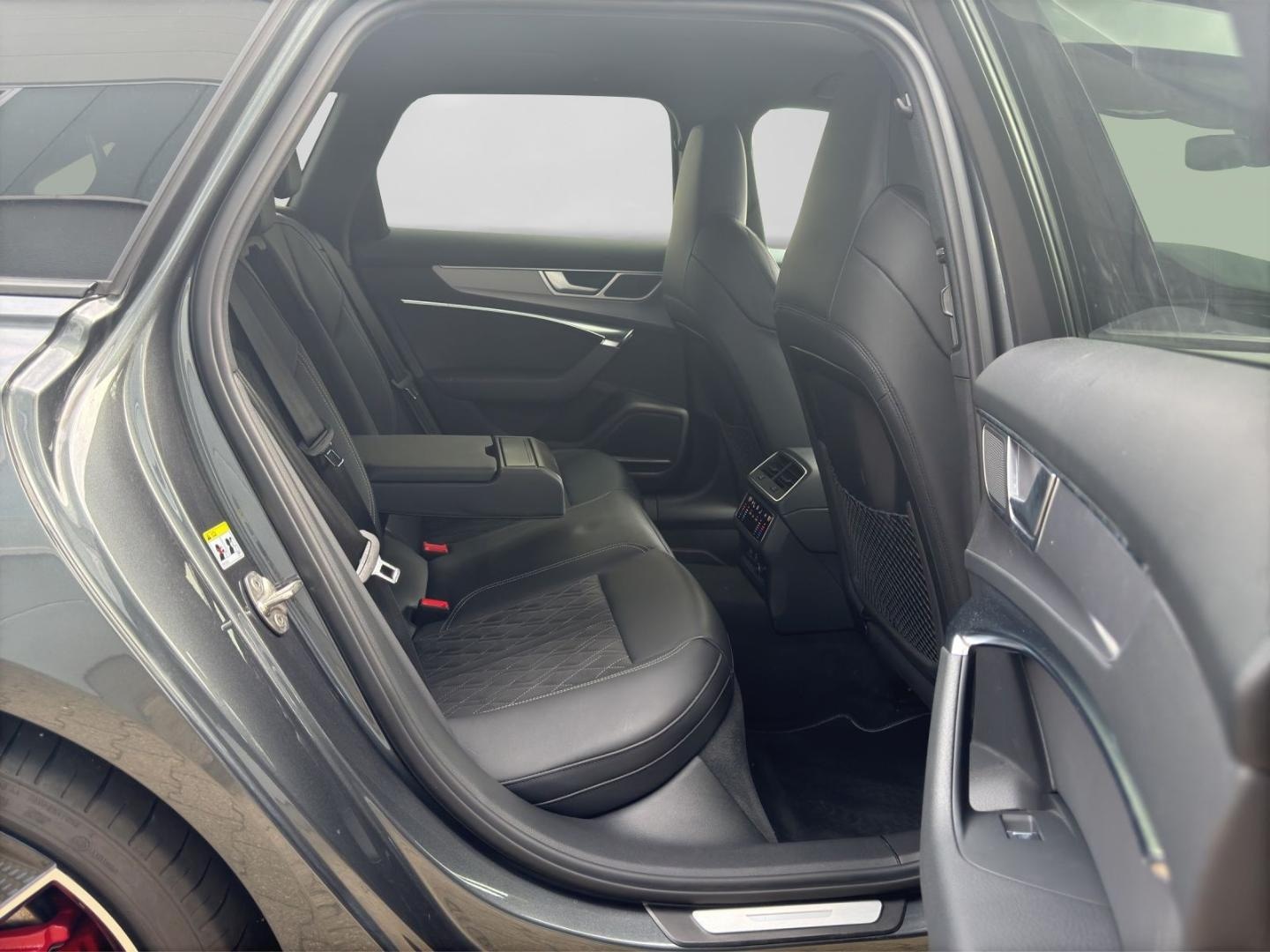 Bild über Audi S6 Avant TDI quattro tiptronic - für weitere Informationen kontaktieren Sie den Audi Partner
