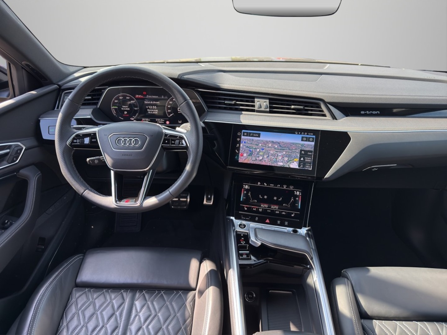 Bild über Audi Q8 Sportback e-tron S line 50 e-tron quattro - für weitere Informationen kontaktieren Sie den Audi Partner