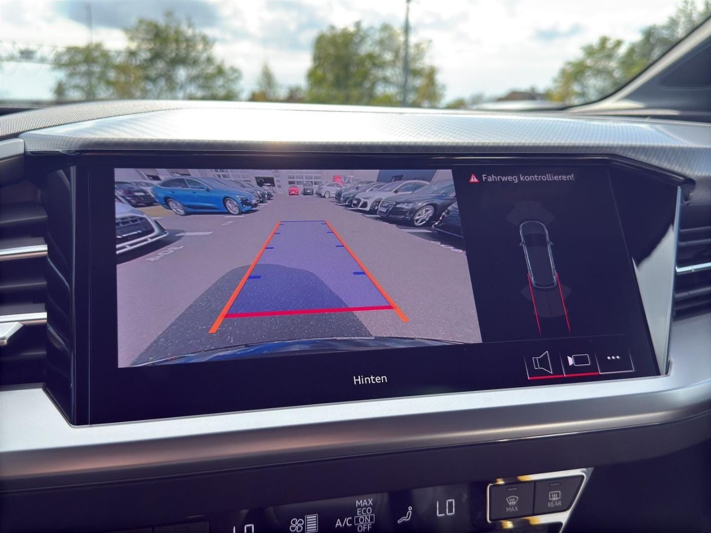 Bild über Audi Q4 e-tron 45 e-tron - für weitere Informationen kontaktieren Sie den Audi Partner