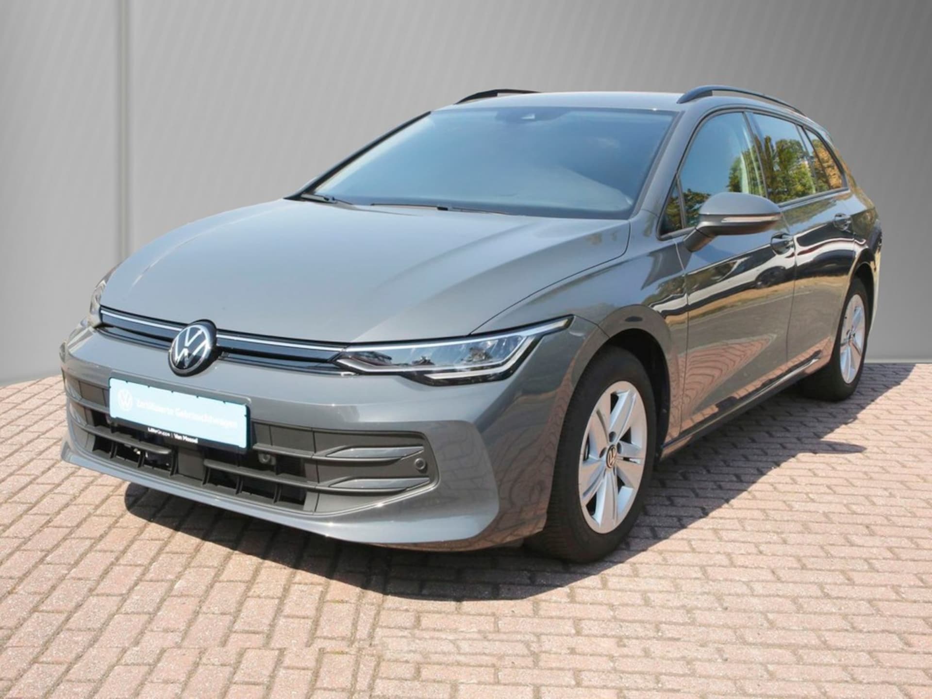 Volkswagen Golf Variant 2025 — Golf VIII Variant 1.5 eTSI Life 16" AHK AppConn...