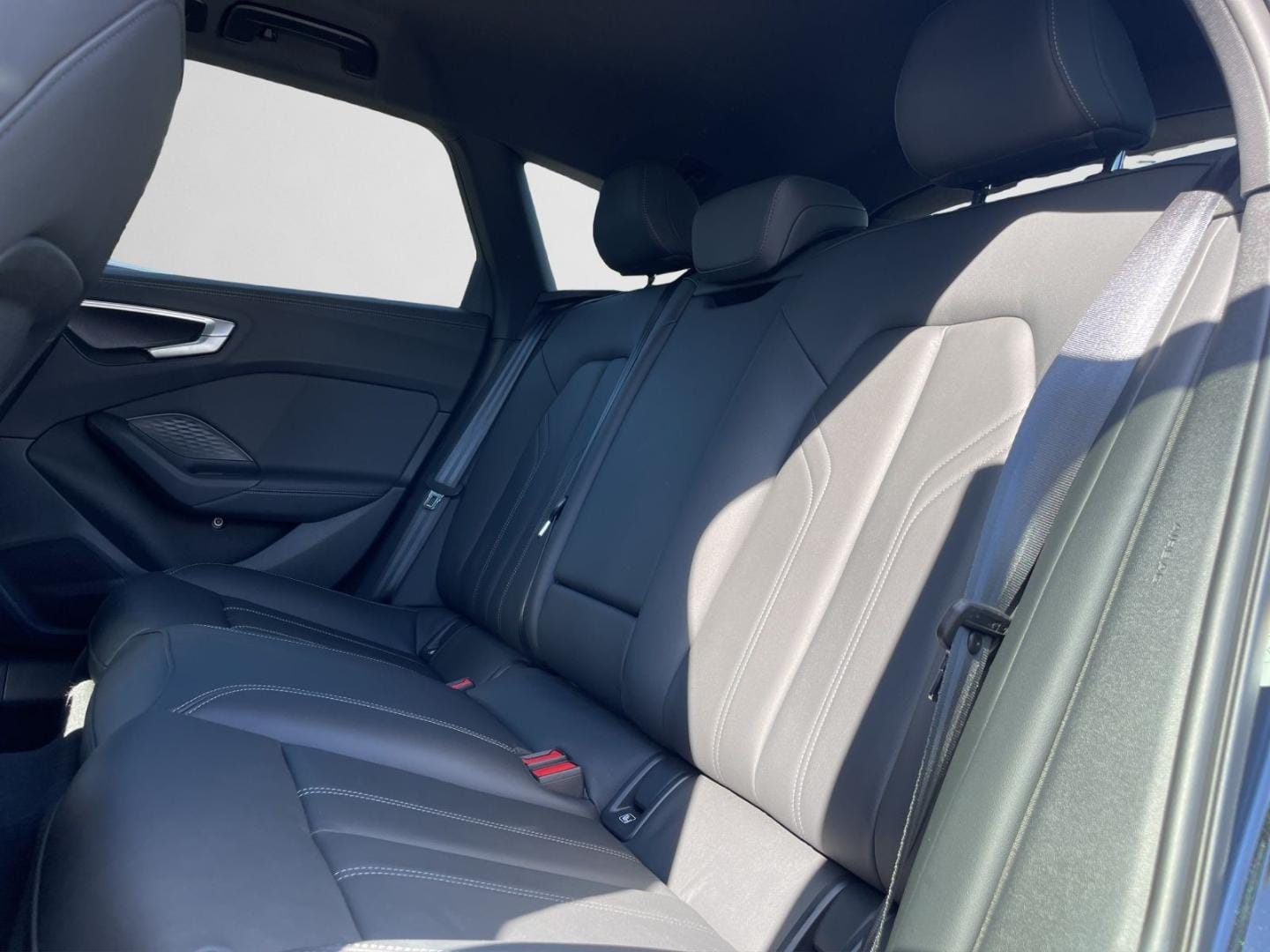 Bild über Audi A5 Avant TFSI 150 kW S tronic - für weitere Informationen kontaktieren Sie den Audi Partner