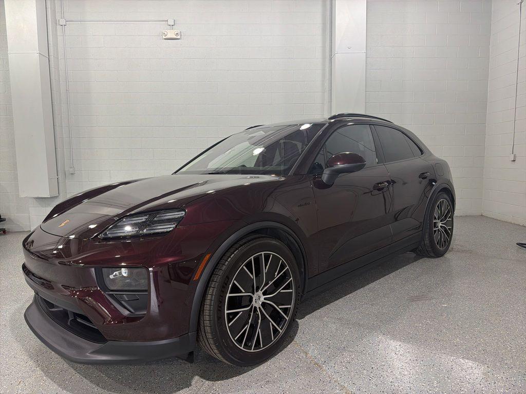 2025 Porsche Macan Macan 4 Electric's photo