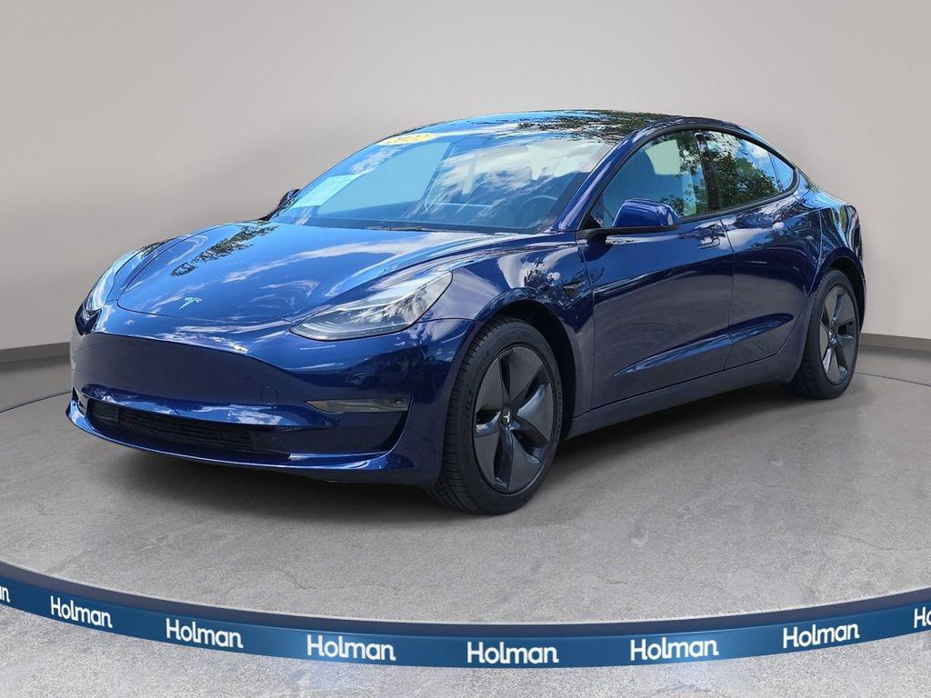2022 Tesla Model 3 Standard Range Plus's photo