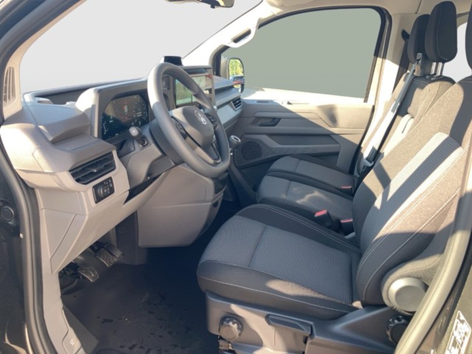 Volkswagen Transporter Kombi langer Radstand – Bild 8
