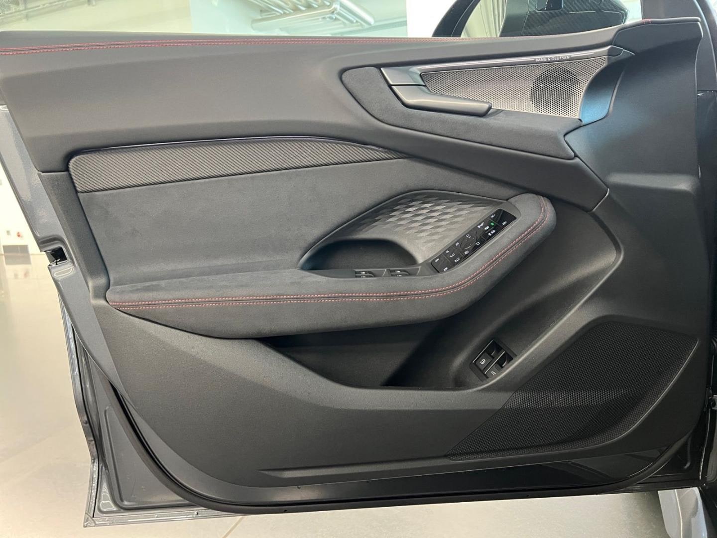 Bild über Audi RS 5 Limousine TFSI quattro 470 kW tiptronic - für weitere Informationen kontaktieren Sie den Audi Partner