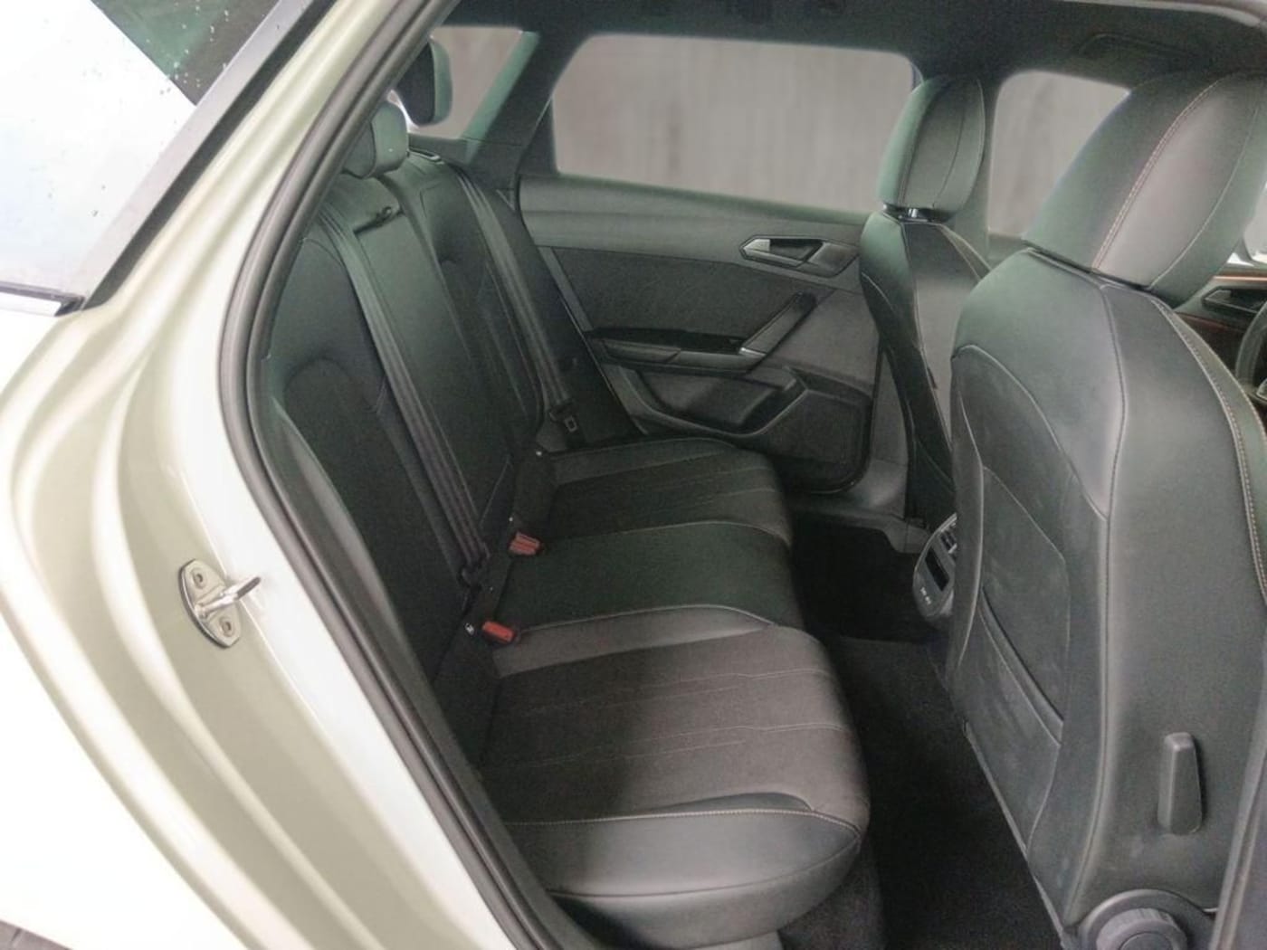 CUPRA Leon Sportstourer 1.5 eTSI DSG 110 kW (150 CV) — photo 6