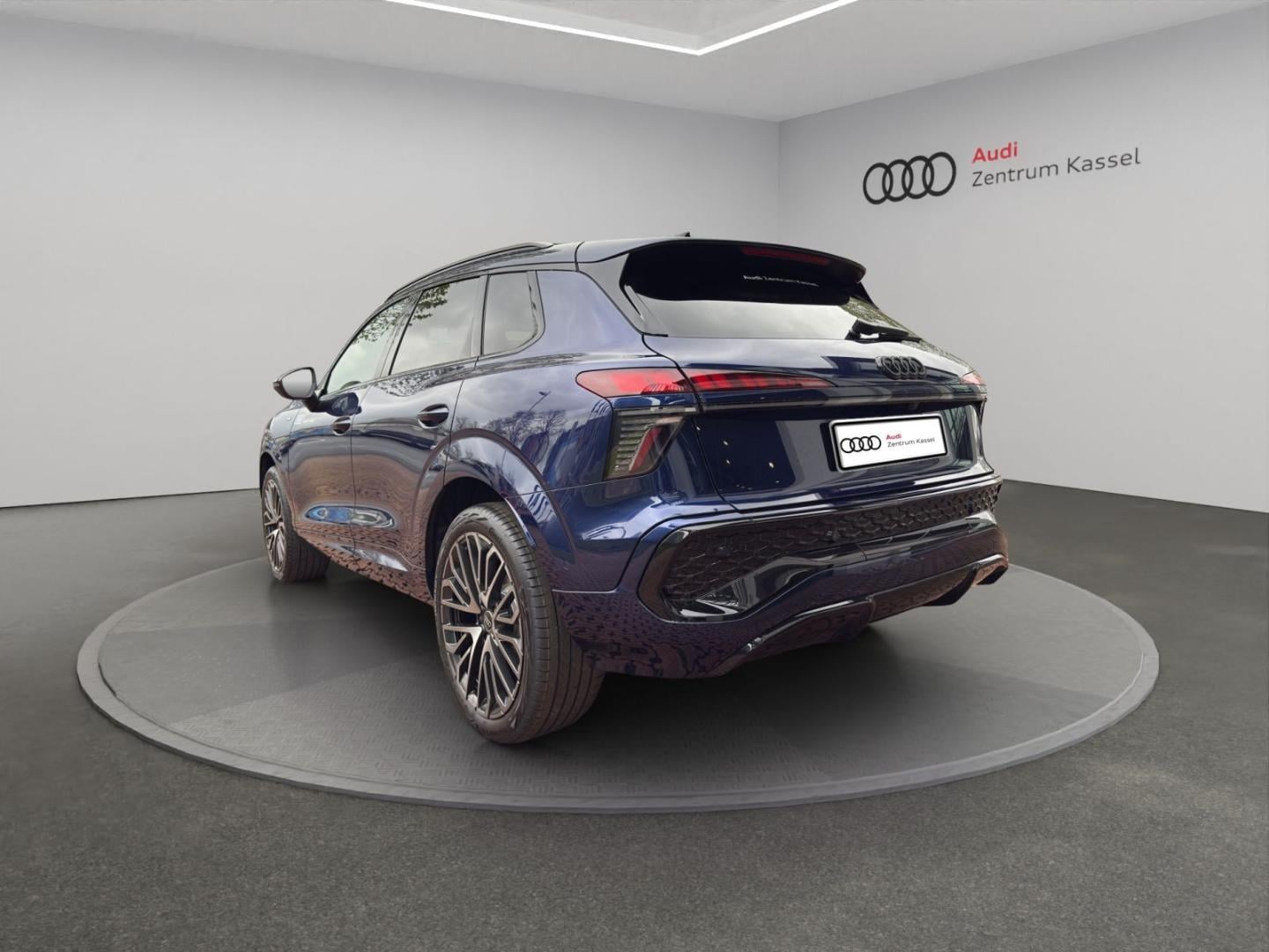 Bild über Audi Q3 SUV TFSI 110 kW S tronic - für weitere Informationen kontaktieren Sie den Audi Partner