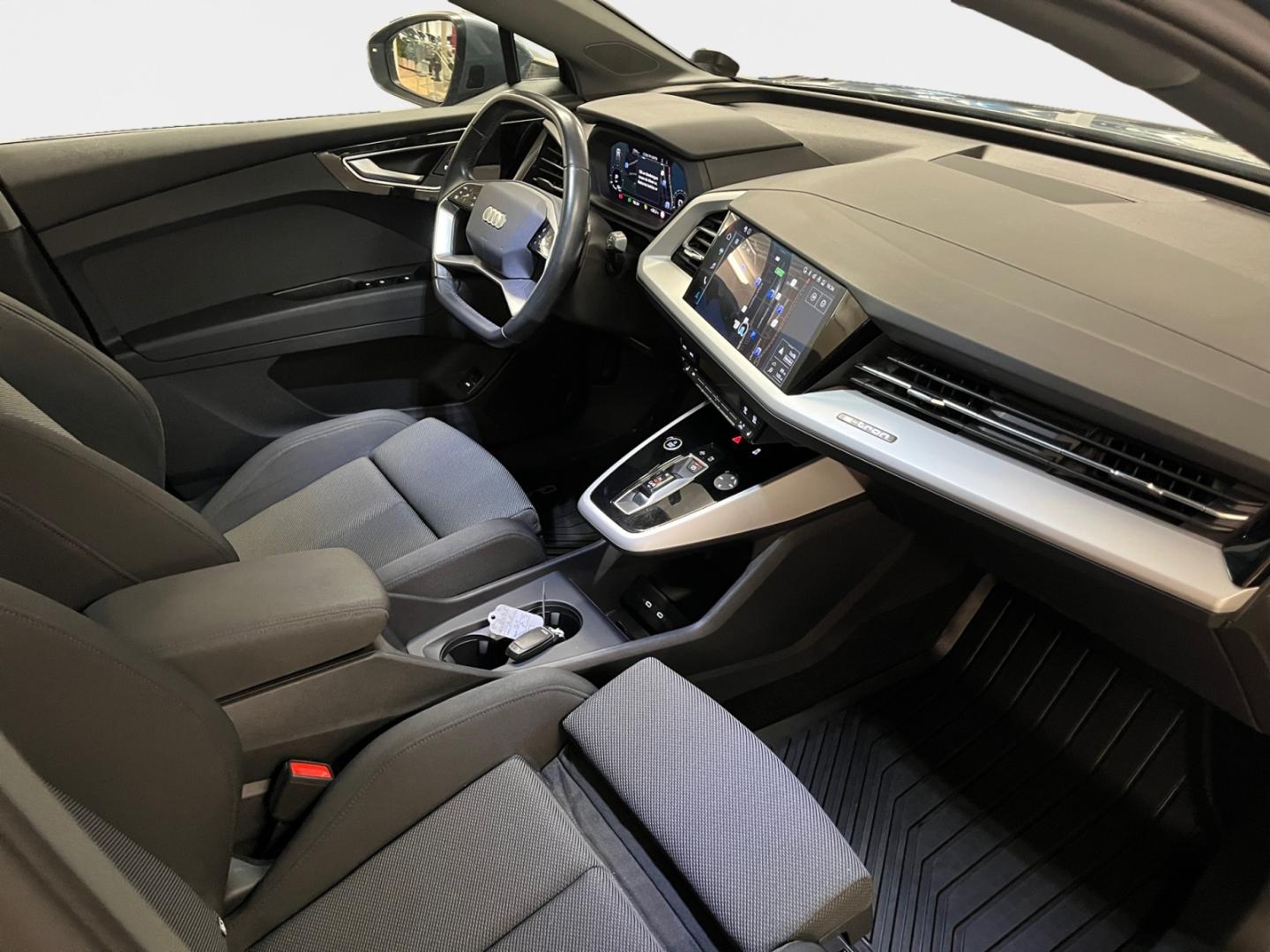Bild som visar&nbsp;Audi Q4 e-tron&nbsp;Q4 45 e-tron quattro Proline 195,00 kW - för mer information kontakta din Audi Partner