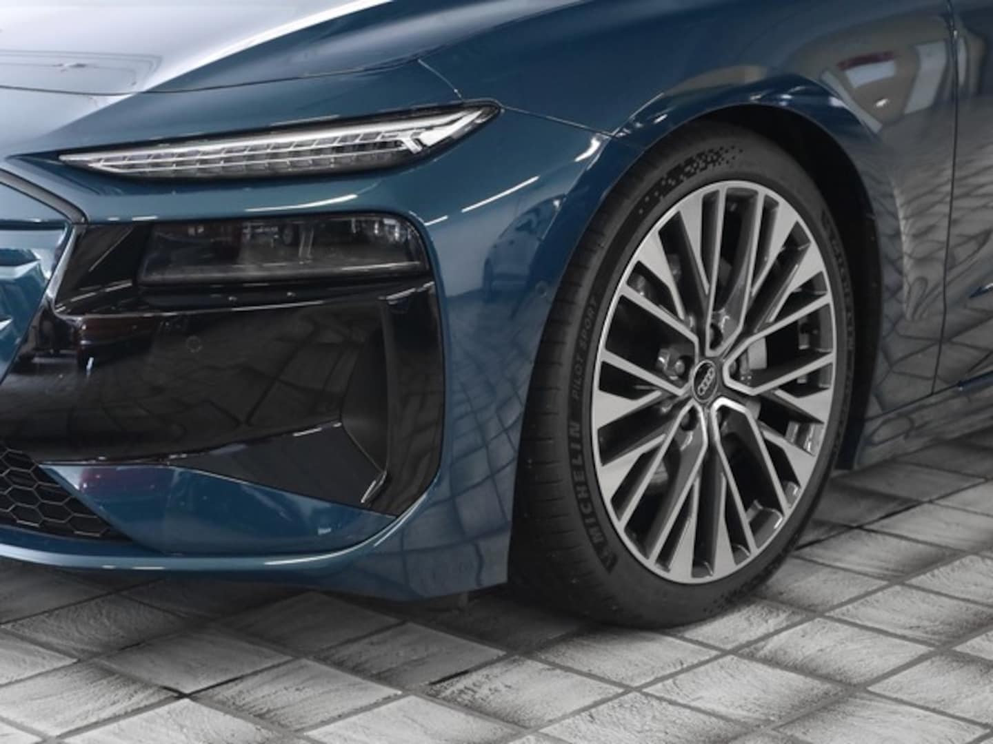 Bild über Audi A6 Sportback e-tron e-tron quattro - für weitere Informationen kontaktieren Sie den Audi Partner