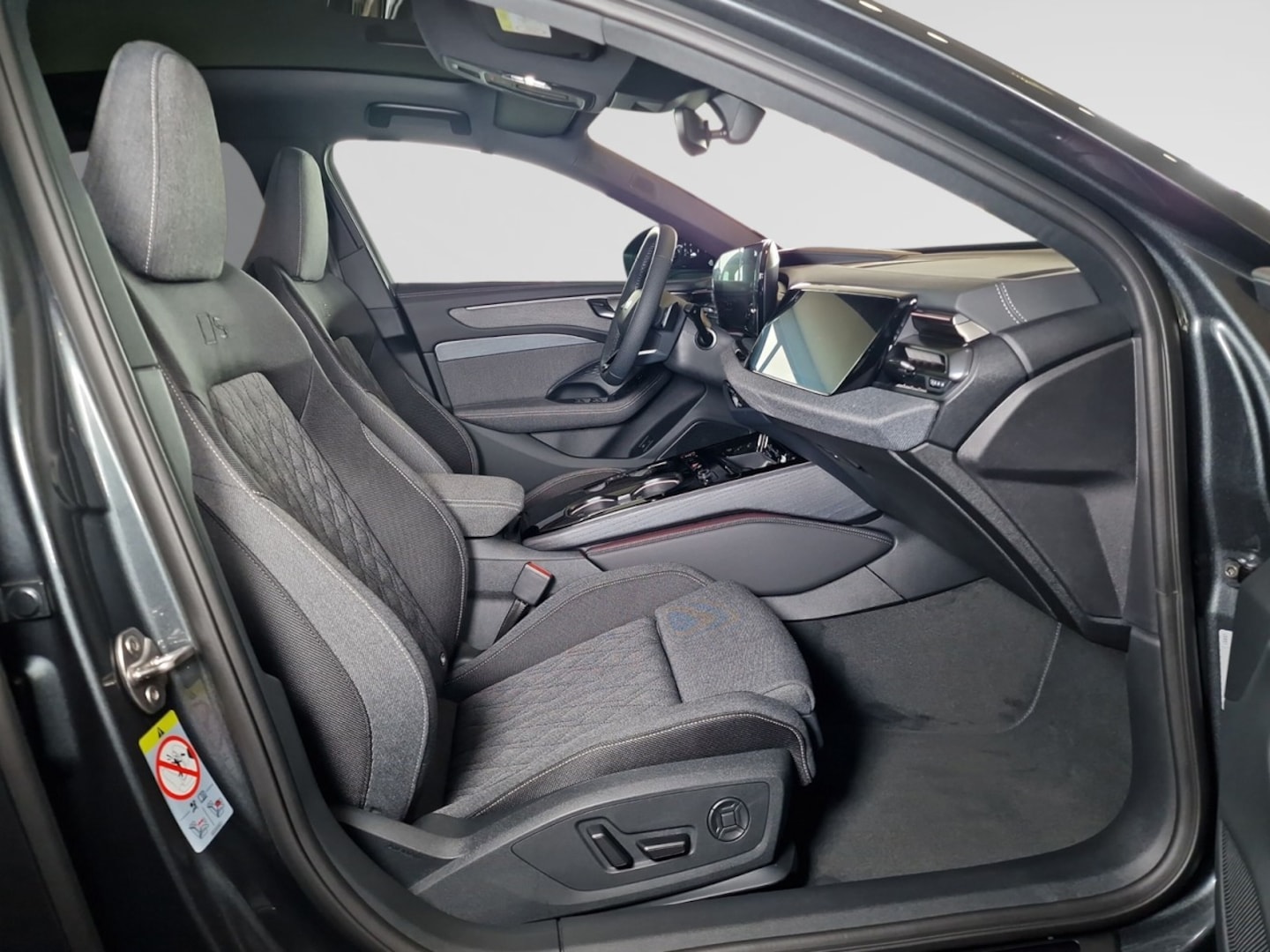 Bild über Audi A6 Limousine e-hybrid edition one e-hybrid quattro 270 kW S tronic - für weitere Informationen kontaktieren Sie den Audi Partner