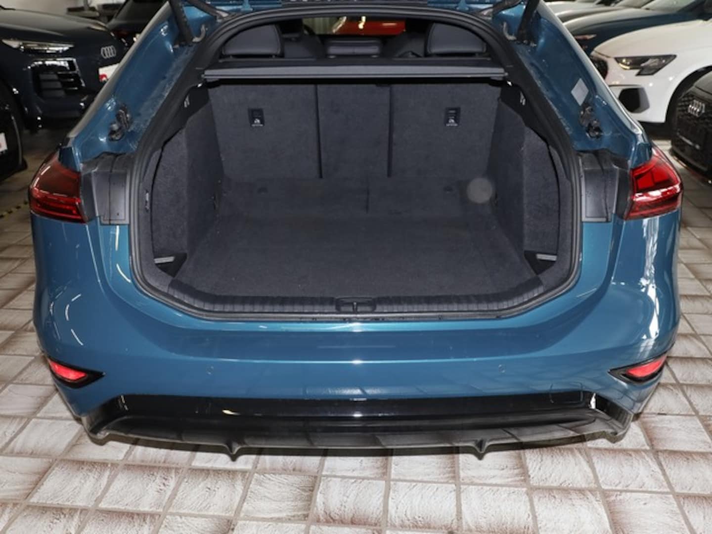 Bild über Audi A6 Sportback e-tron e-tron quattro - für weitere Informationen kontaktieren Sie den Audi Partner