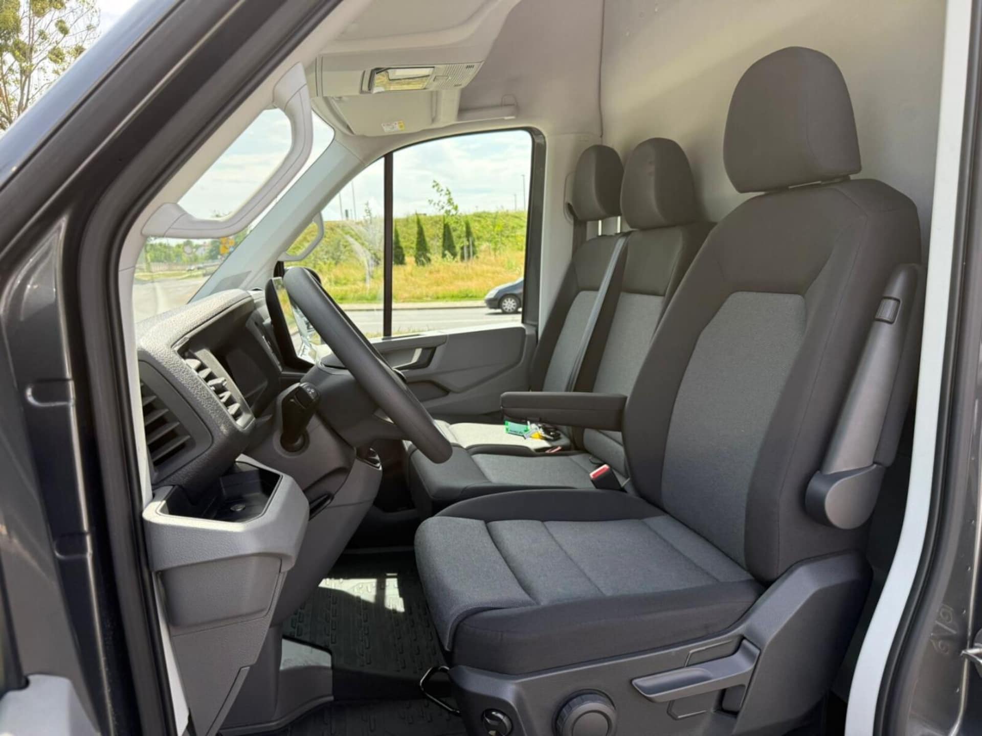 Volkswagen Crafter Furgon średni rozstaw osi