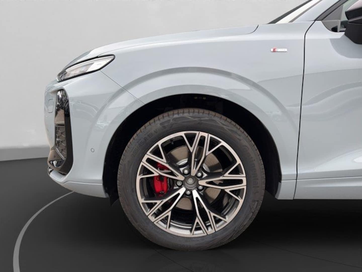Bild über Audi Q3 SUV TFSI quattro 195 kW S tronic - für weitere Informationen kontaktieren Sie den Audi Partner