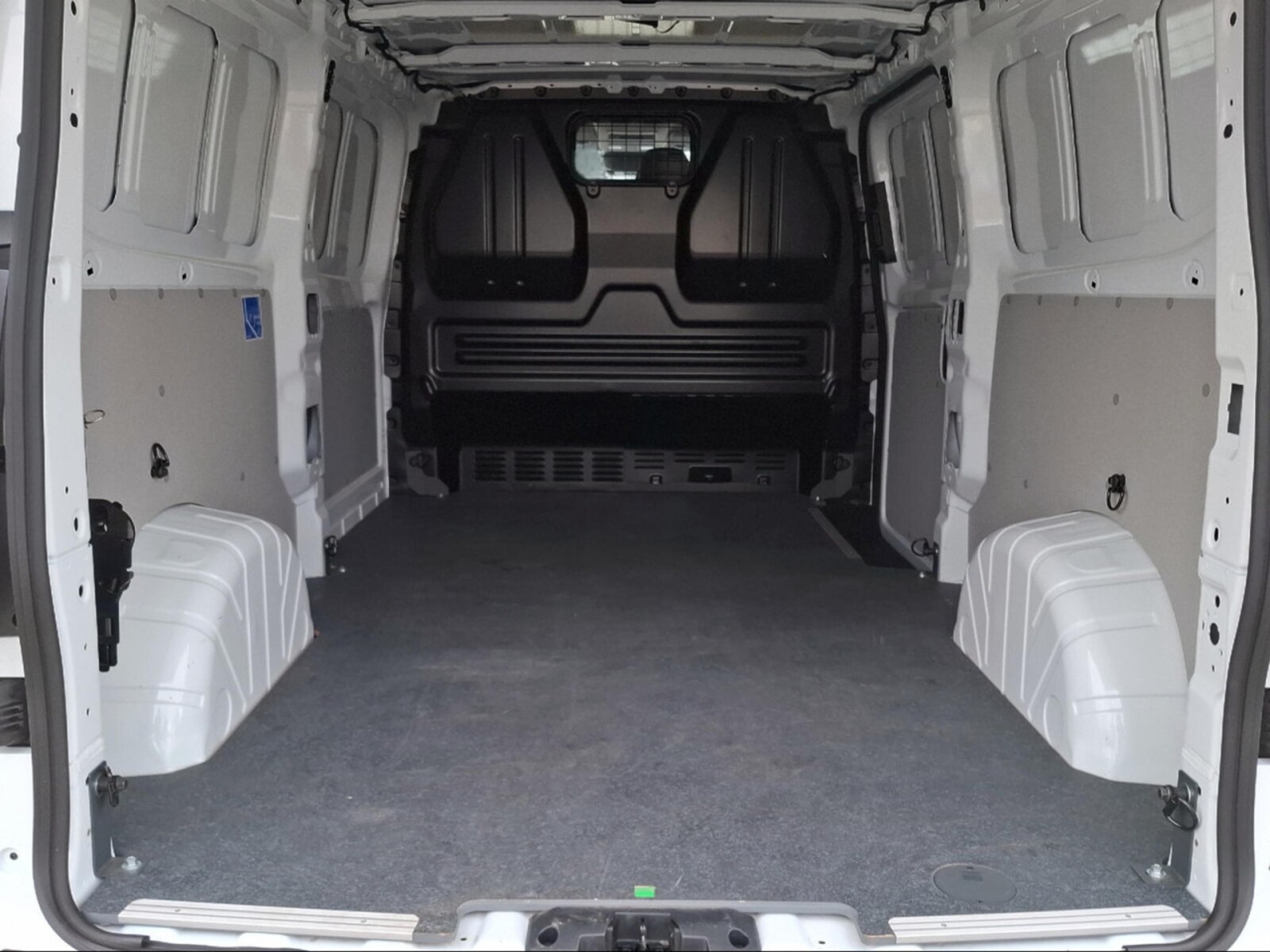 Volkswagen Transporter Kasten langer Radstand – Bild 14
