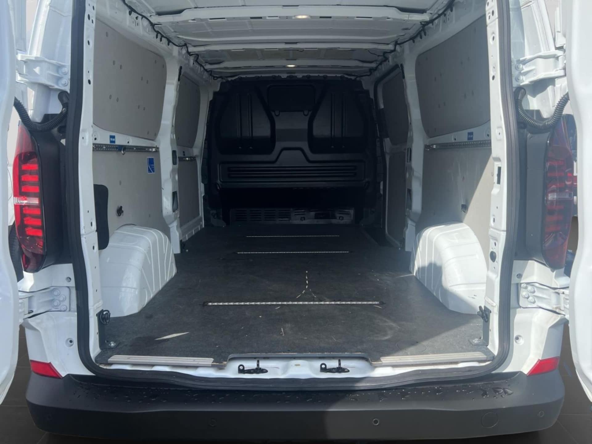 Volkswagen Transporter Kasten langer Radstand