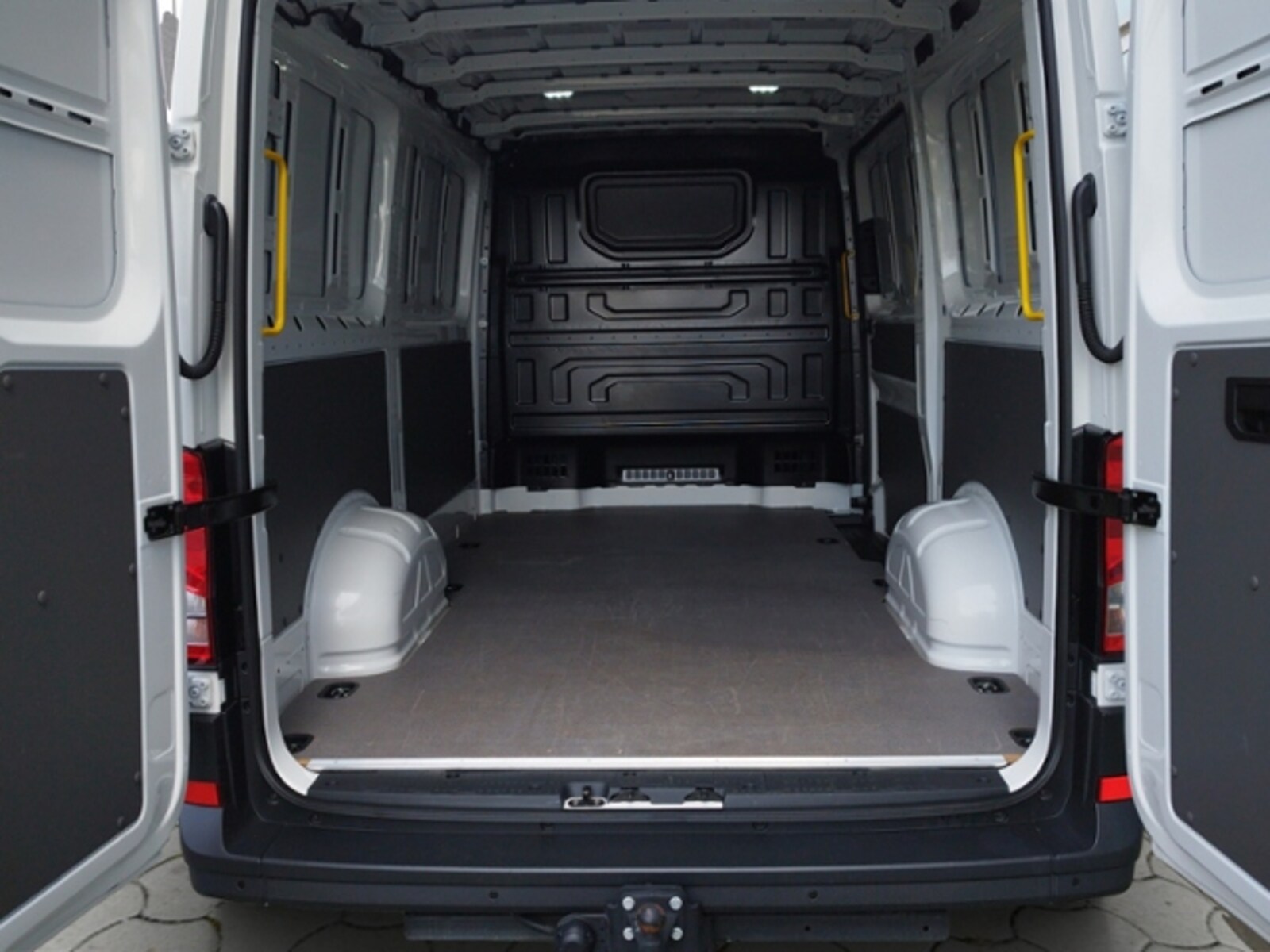 Volkswagen Crafter Kasten mittlerer Radstand – Bild 12