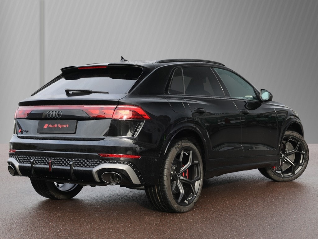 Audi RS Q8 SUV performance