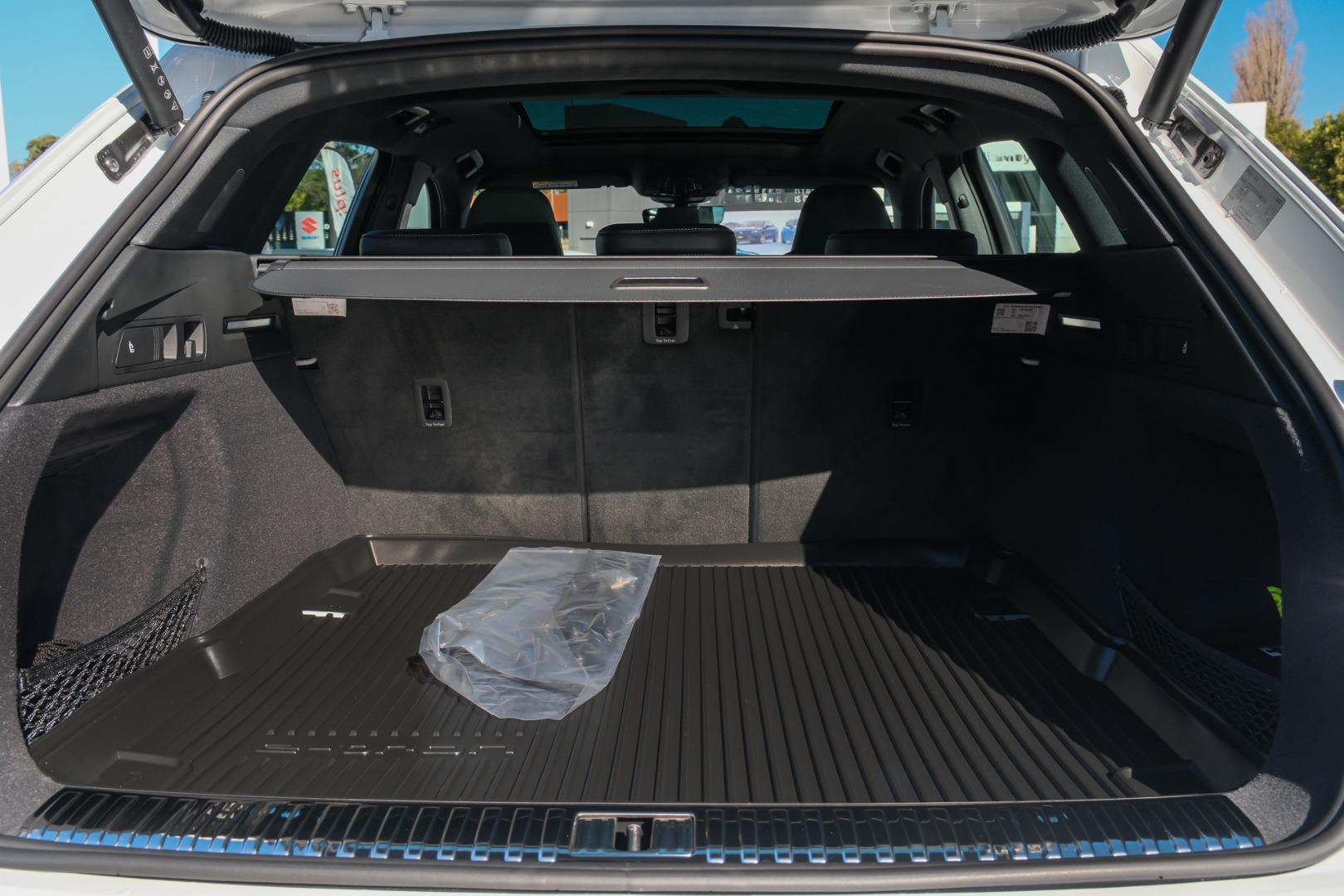 Image about Audi Q8 e-tron 55 e-tron quattro Launch Edition 300,00 kW