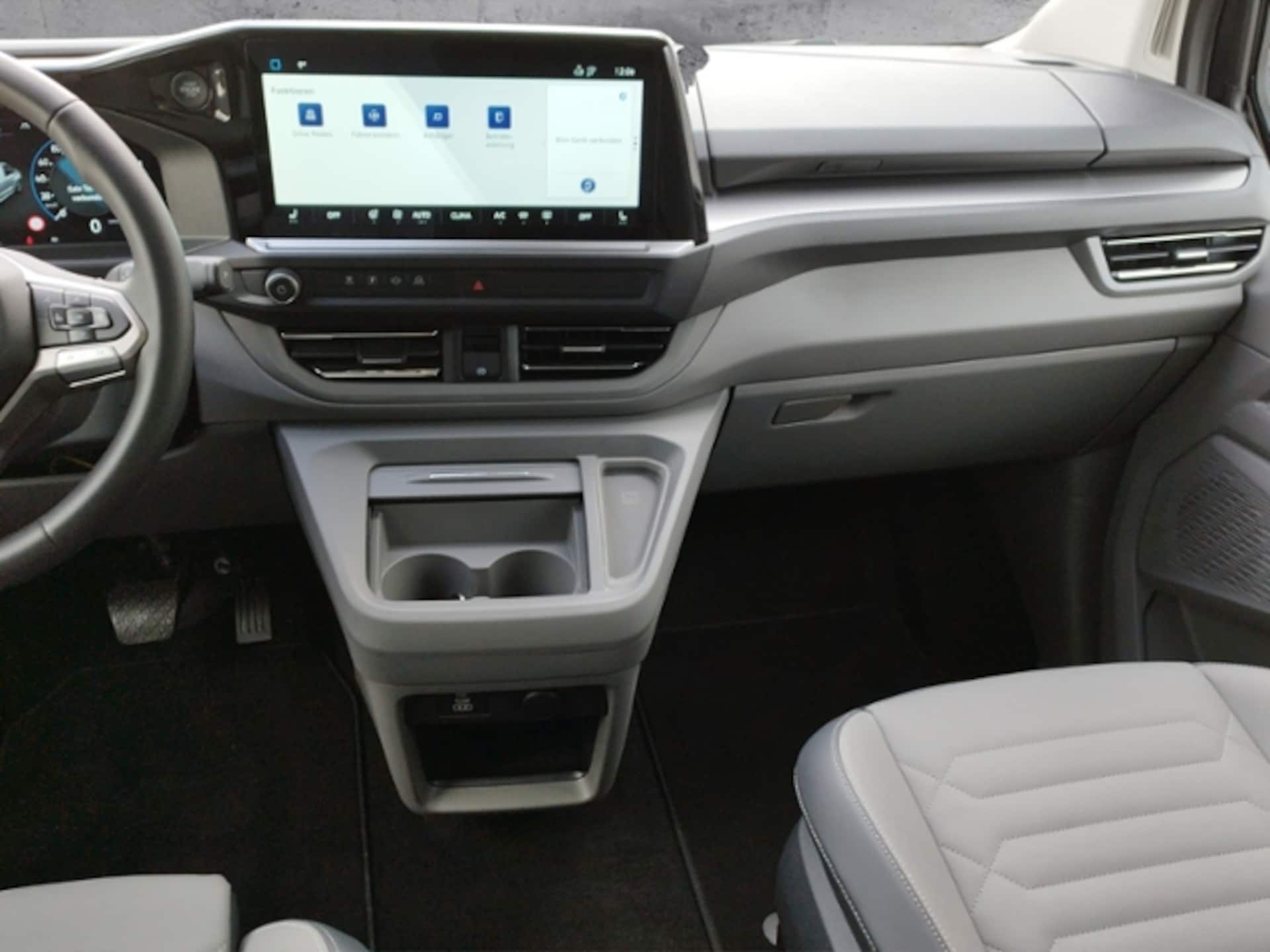 Volkswagen Caravelle Style