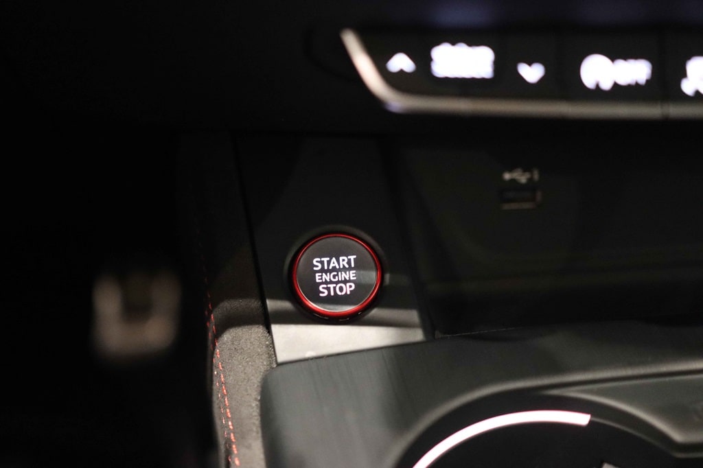 Bild som visar Audi RS 4 Avant RS 4 Avant 2.9 TFSI quattro 450 hk tiptronic - för mer information kontakta din Audi Partner