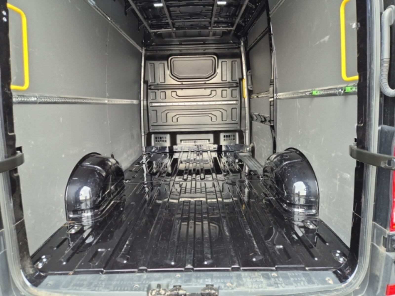 Volkswagen Crafter Kasten mittlerer Radstand – Bild 13