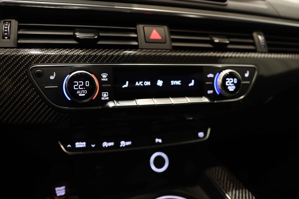 Bild som visar Audi RS 4 Avant RS 4 Avant 2.9 TFSI quattro 450 hk tiptronic - för mer information kontakta din Audi Partner