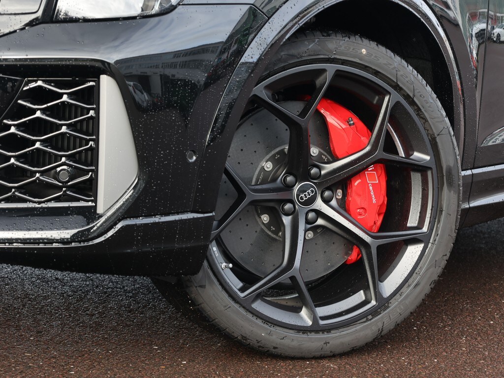 Audi RS Q8 SUV performance