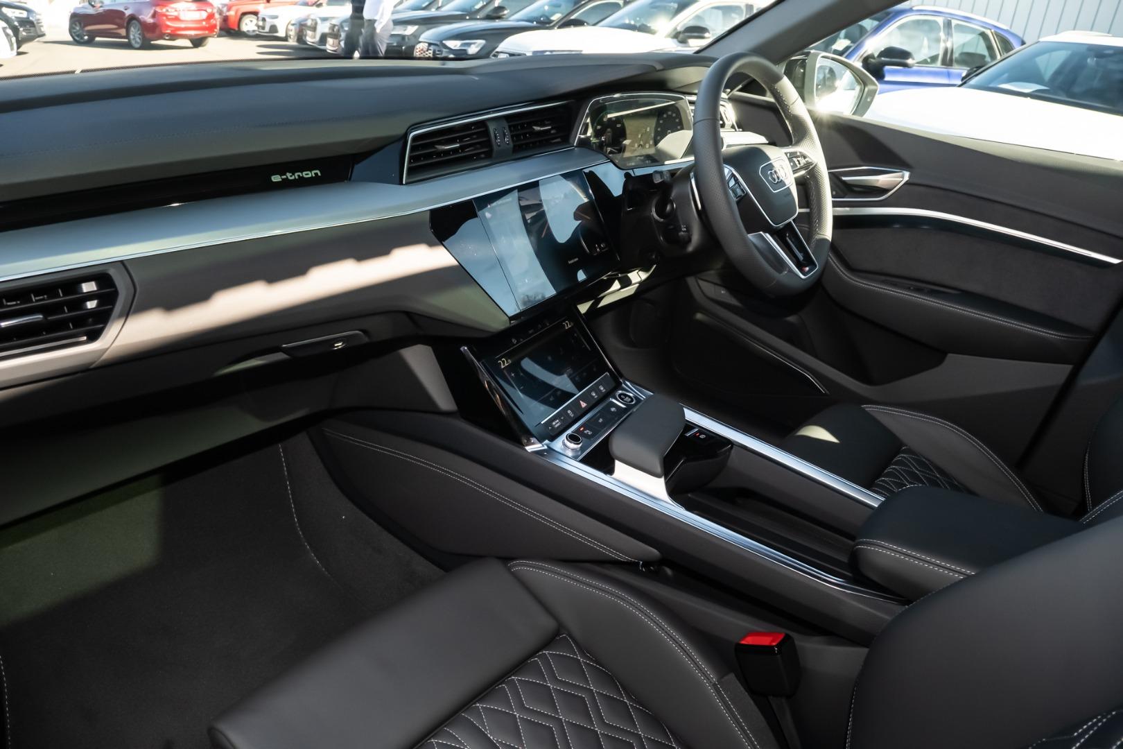 Image about Audi Q8 e-tron 55 e-tron quattro Launch Edition 300,00 kW