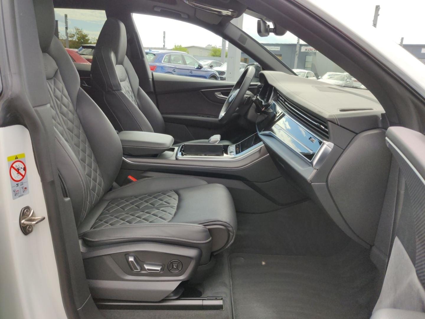 Bild über Audi Q8 SUV S line business TDI quattro 210 kW tiptronic - für weitere Informationen kontaktieren Sie den Audi Partner