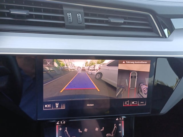 Immagine di Audi e-tron advanced 55 quattro 300,00 kW - for more details contact your dealer