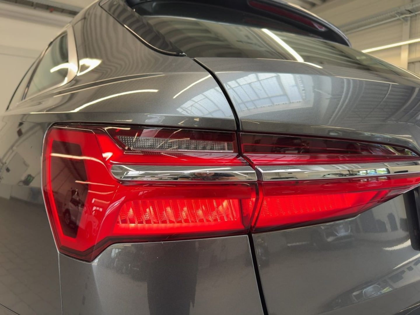 Bild über Audi S6 Avant TDI quattro tiptronic - für weitere Informationen kontaktieren Sie den Audi Partner