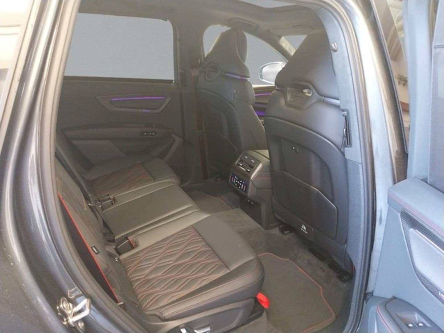 Bild über Audi Q7 SUV TDI quattro 220 kW tiptronic - für weitere Informationen kontaktieren Sie den Audi Partner
