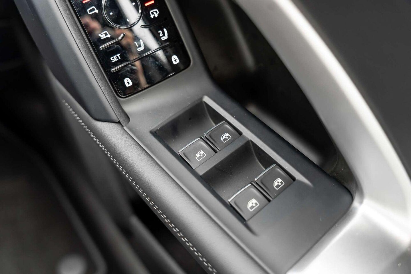 Image about Audi Q5 SUV e-hybrid quattro S tronic