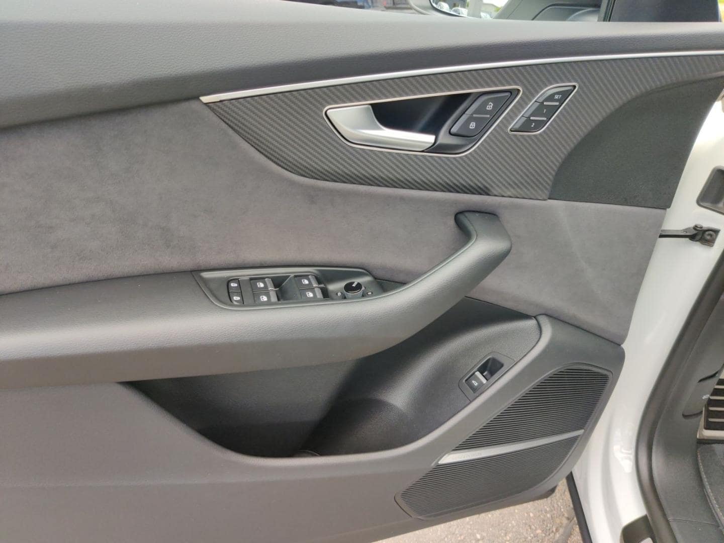 Bild über Audi Q8 SUV S line business TDI quattro 210 kW tiptronic - für weitere Informationen kontaktieren Sie den Audi Partner