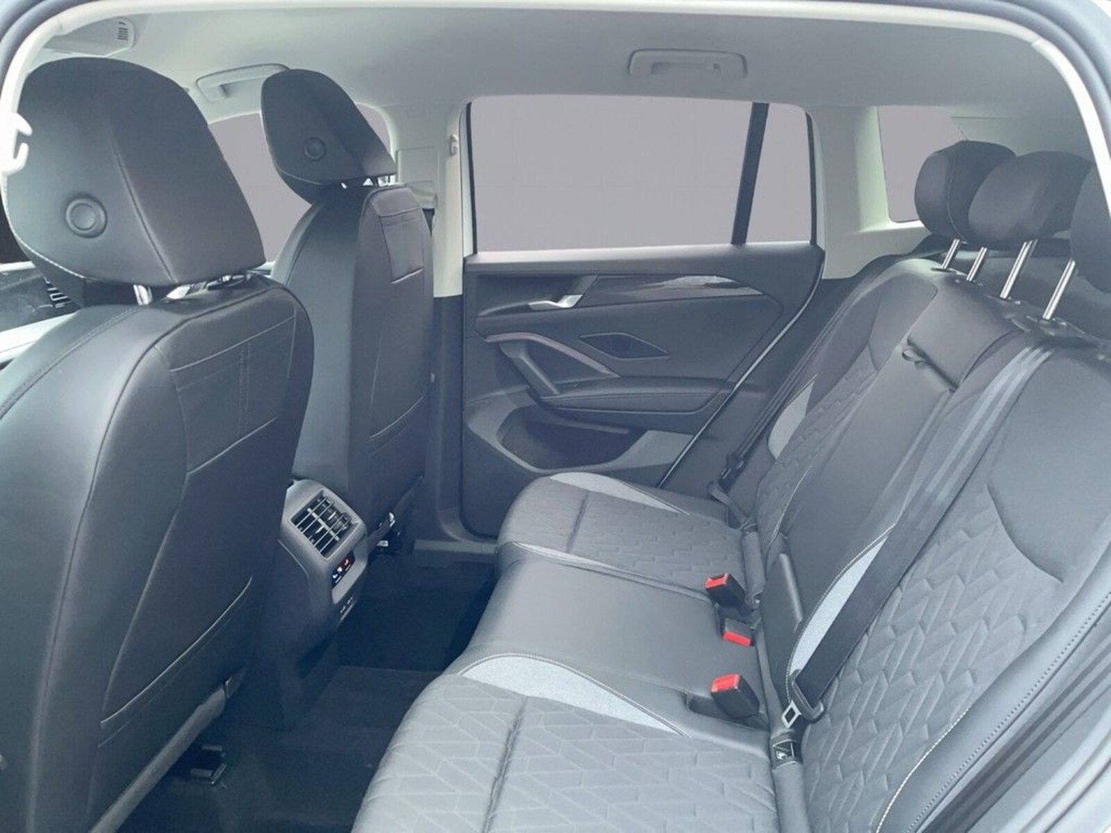 Volkswagen Tiguan – Bild 13