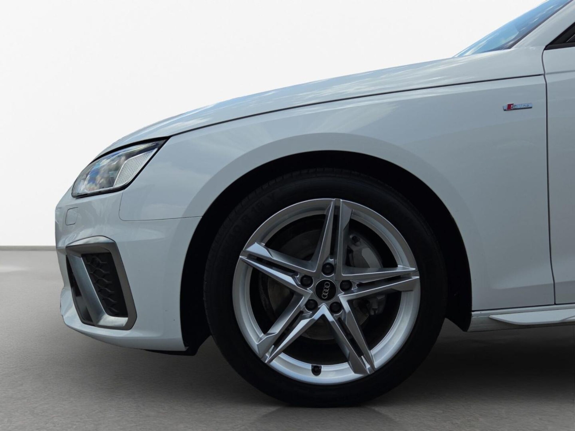 Audi A4 Avant S line