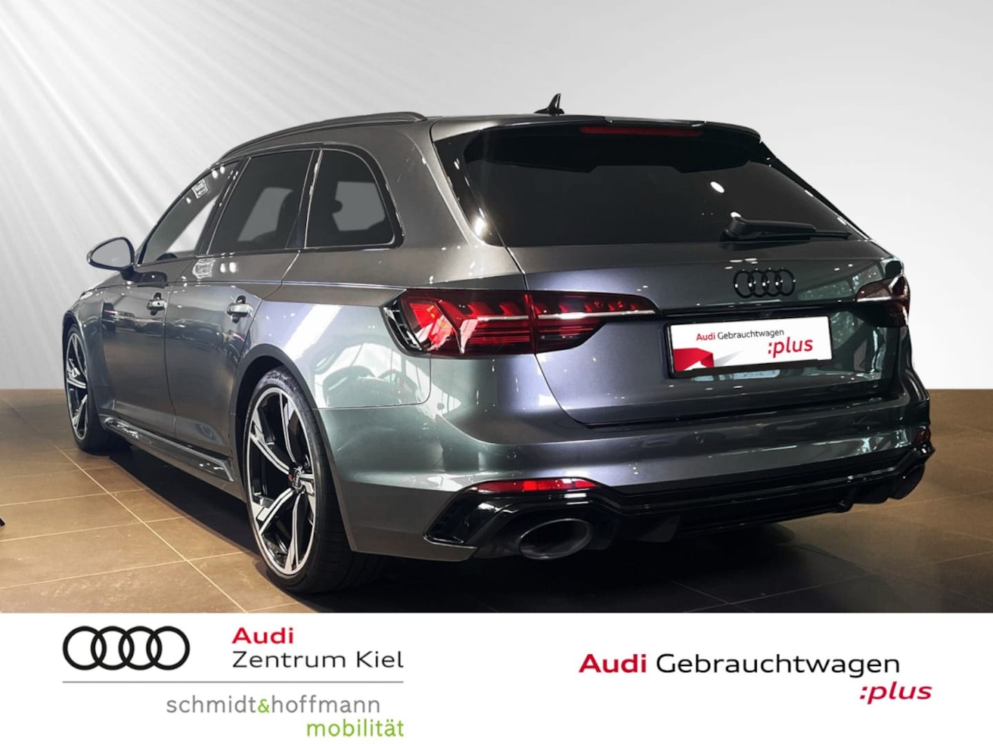 Bild über Audi RS 4 Avant TFSI quattro tiptronic - für weitere Informationen kontaktieren Sie den Audi Partner