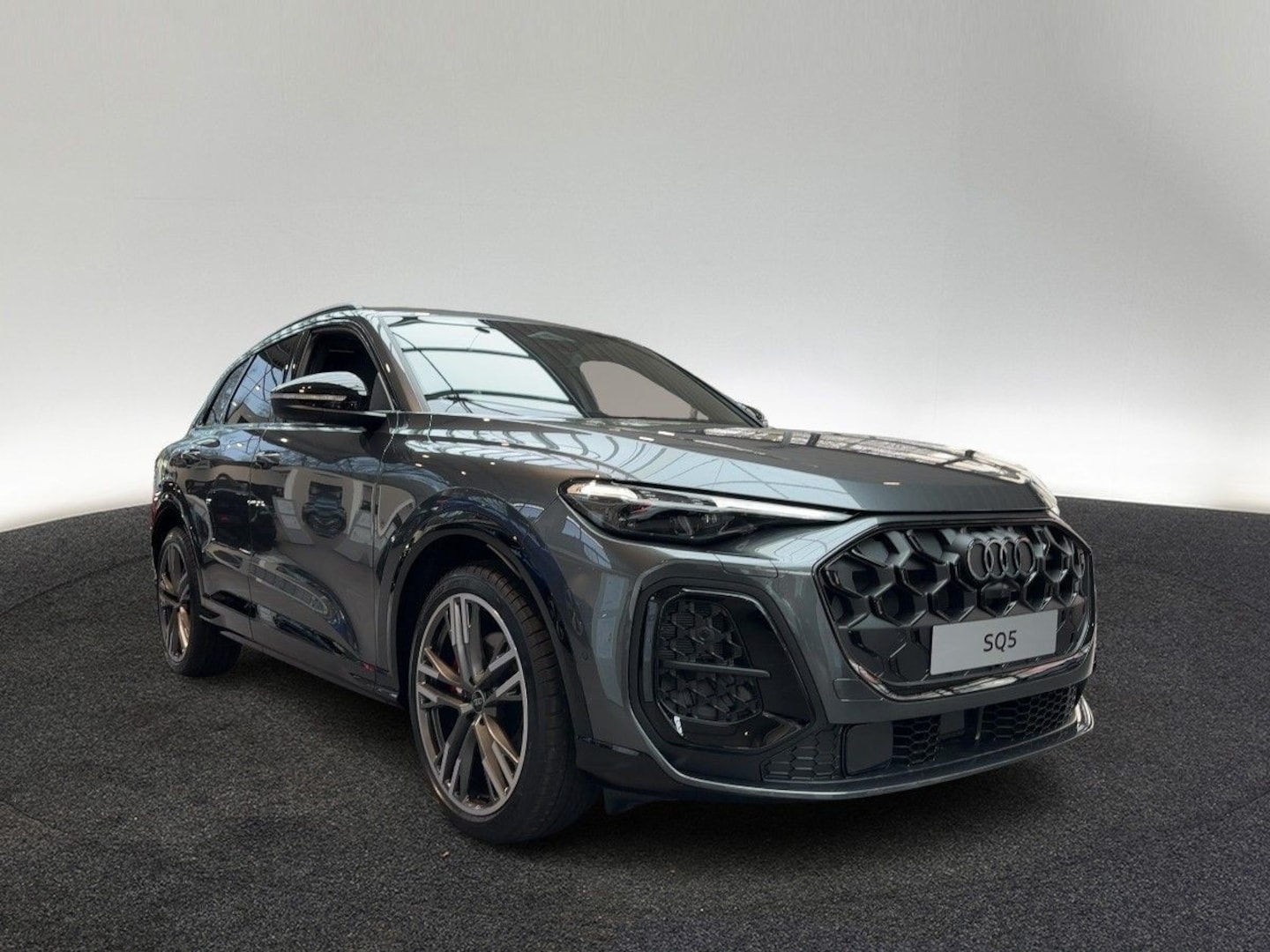 Bild über Audi SQ5 SUV edition one mit Akzenten mythosschwarz TFSI 270 kW S tronic - für weitere Informationen kontaktieren Sie den Audi Partner