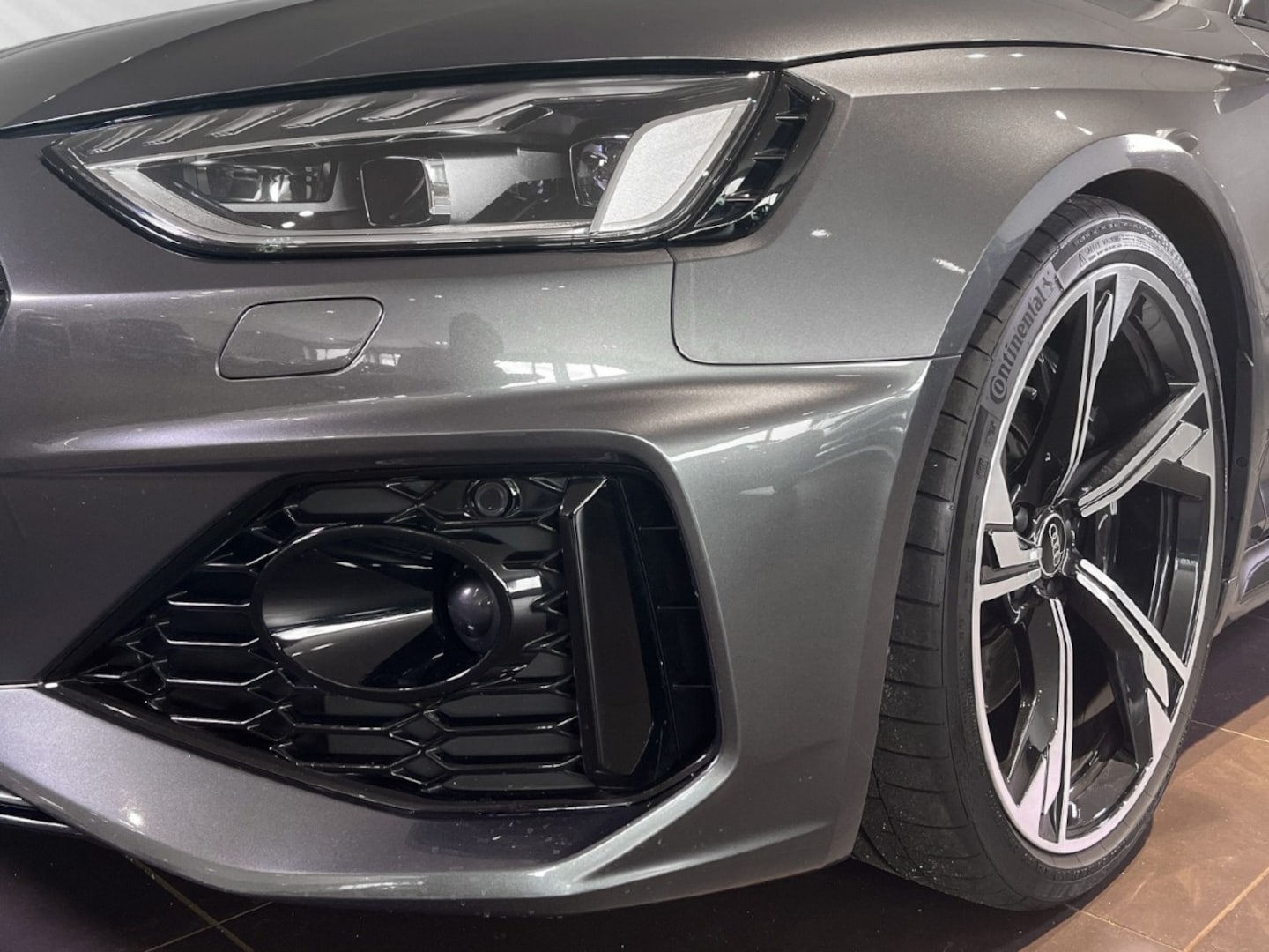 Bild über Audi RS 4 Avant TFSI quattro tiptronic - für weitere Informationen kontaktieren Sie den Audi Partner