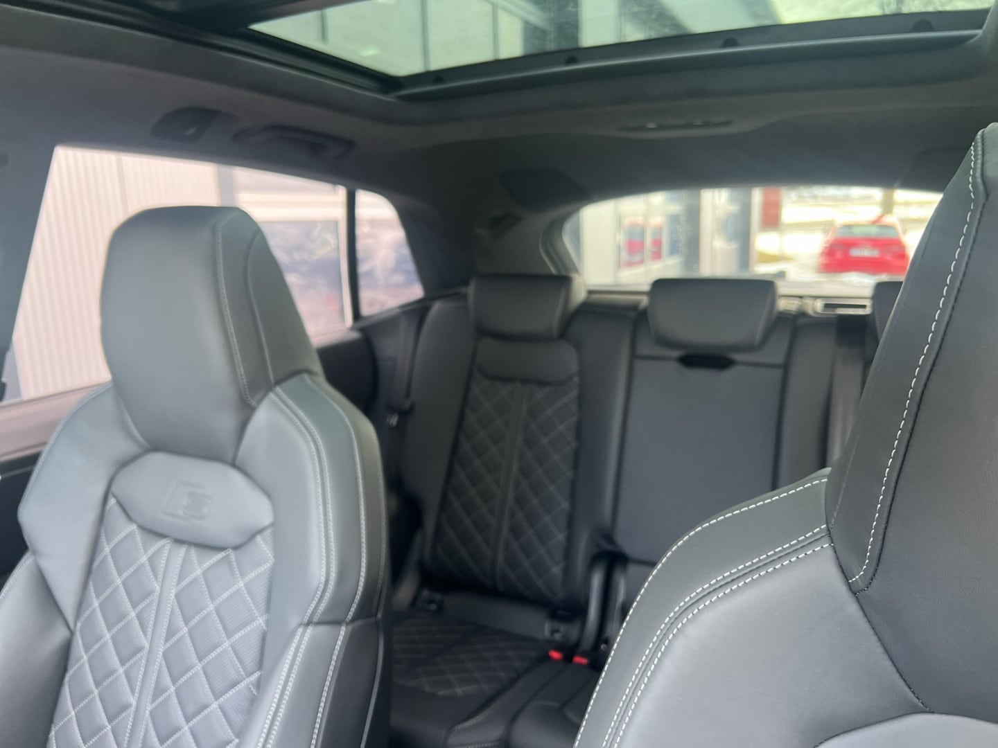 Bild über Audi SQ8 SUV TFSI quattro 373 kW tiptronic - für weitere Informationen kontaktieren Sie den Audi Partner