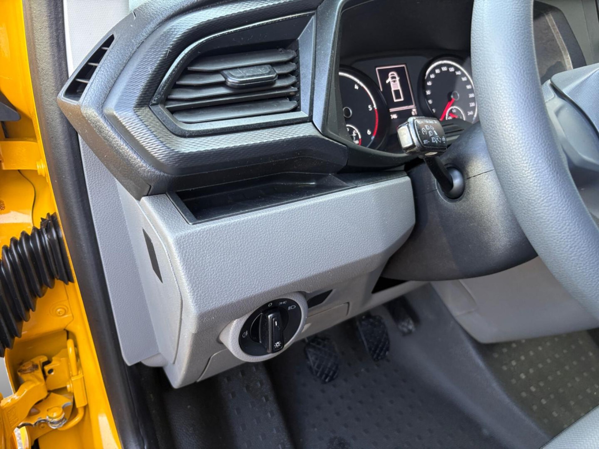 Volkswagen T6.1 Transporter Pritschenwagen Doppelkabine