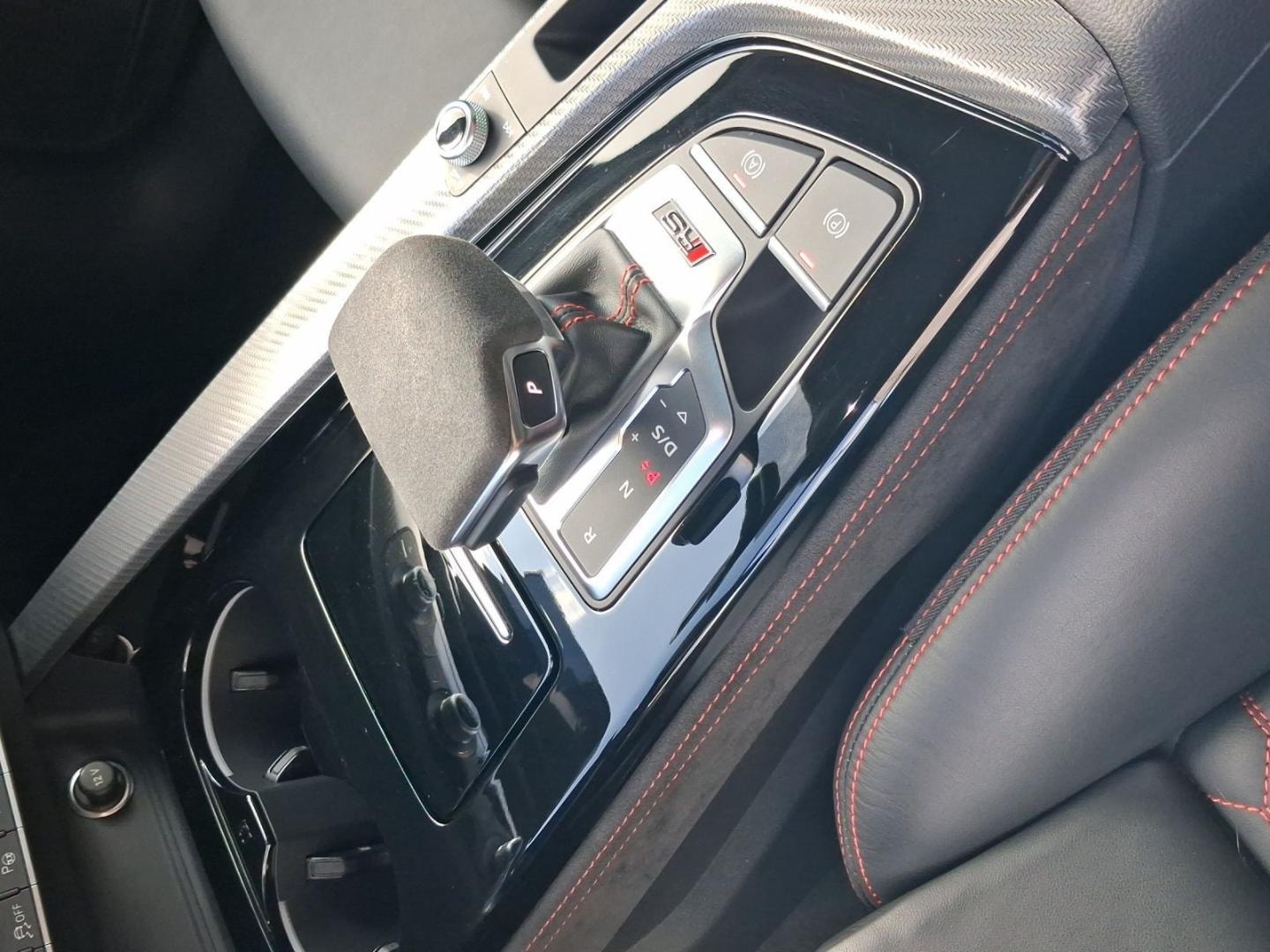 Bild über Audi RS 4 Avant TFSI quattro tiptronic - für weitere Informationen kontaktieren Sie den Audi Partner