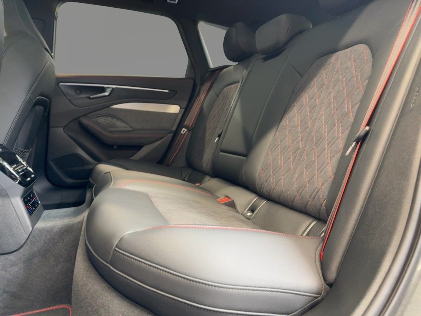 Bild über Audi A6 Avant edition one TFSI quattro 270 kW S tronic - für weitere Informationen kontaktieren Sie den Audi Partner