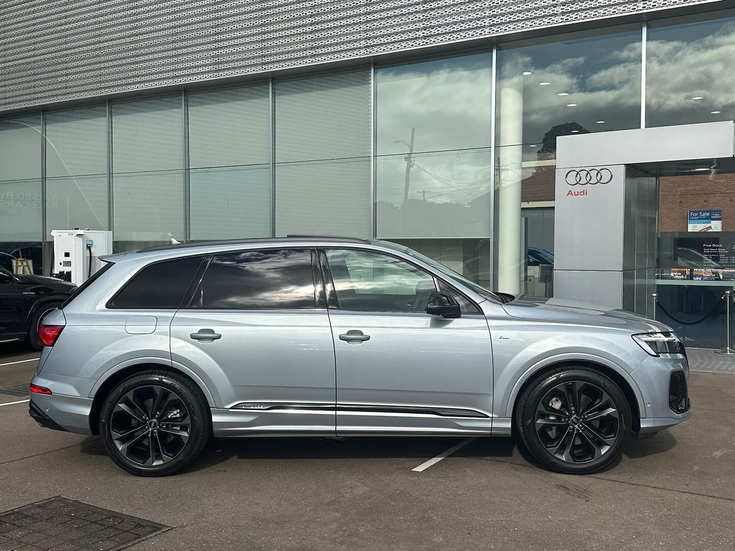 Image about Audi Q7 SUV TFSI quattro tiptronic