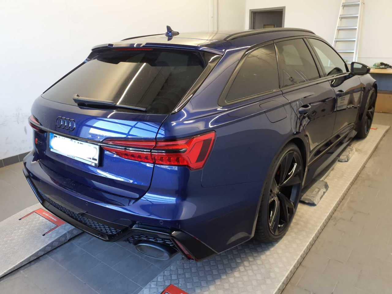 Image about Audi RS 6 Avant TFSI quattro tiptronic